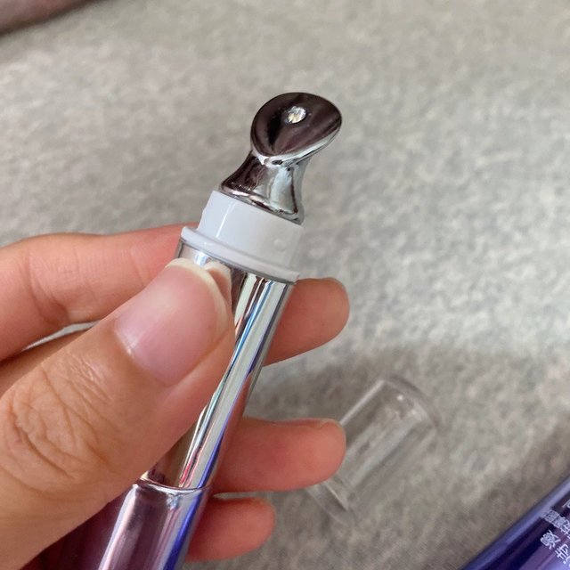 自带头按摩的眼霜