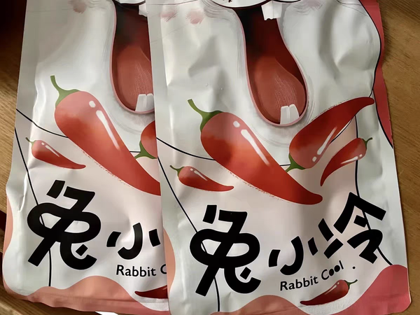 
味道挺好的，肉丁有点辣，兔腿比较嫩。 