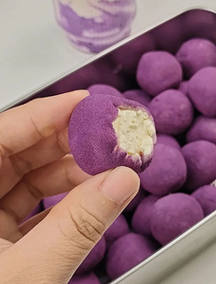 紫得发亮的芋泥奶酪球