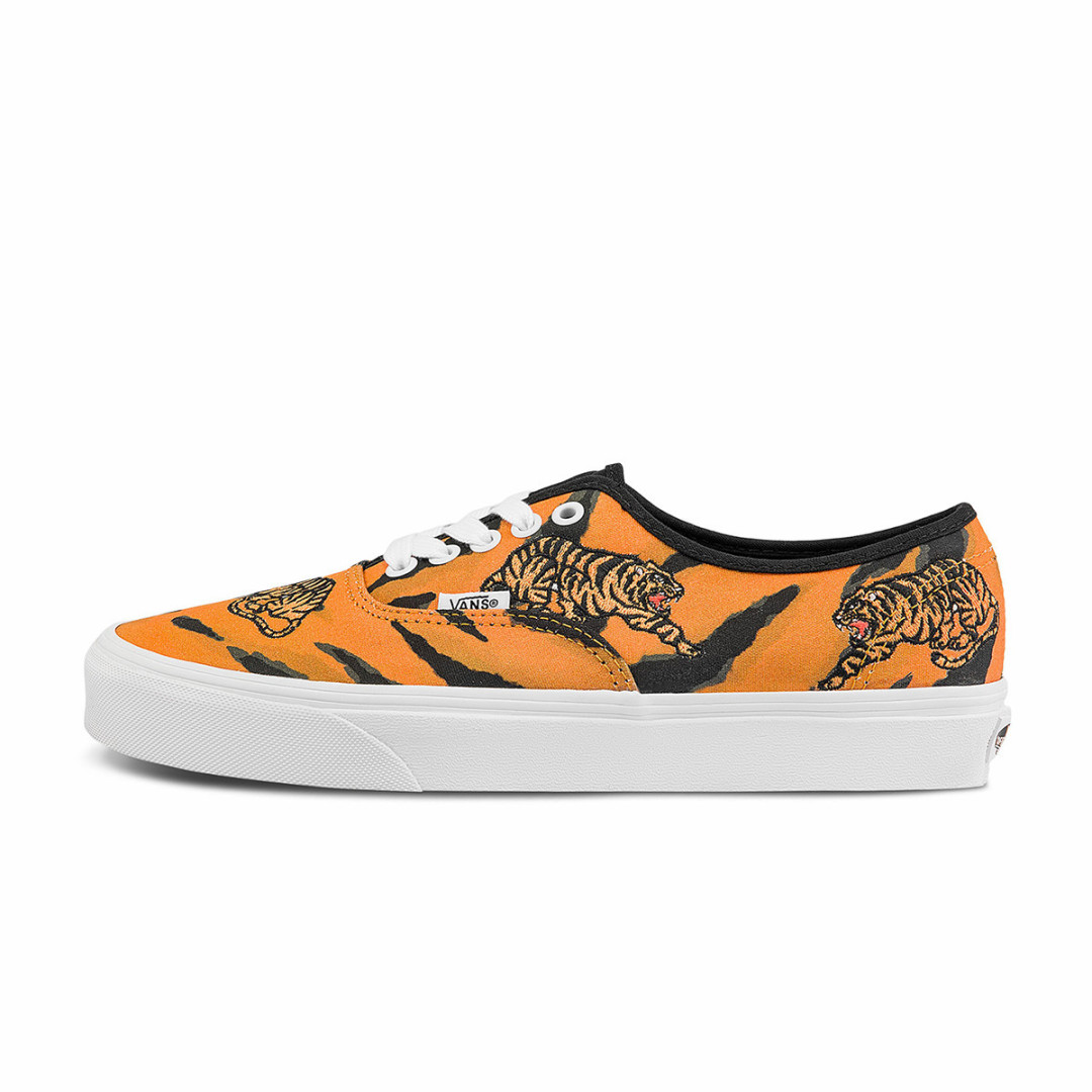 虎纹刺绣,Vans Authentic黑橙色板鞋