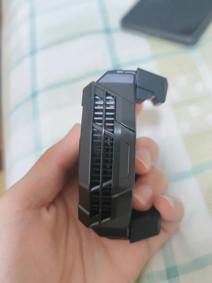 黑鲨冰封散热背夹pro散热器怎么样 黑鲨冰封散热背夹让我再也不担心