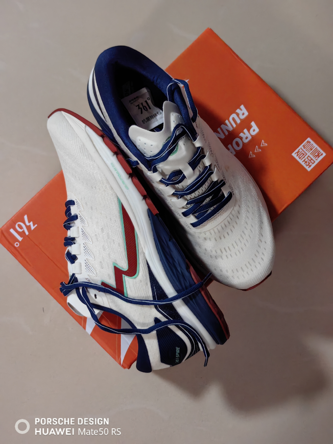 361°跑鞋怎么样 174元的361度spires真是绝了 超值的跑步鞋_什么值得