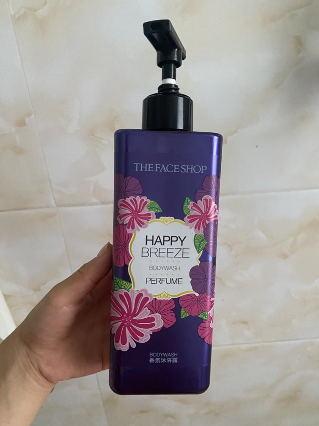 想买图三的身体乳来着！结果买成沐浴露了…