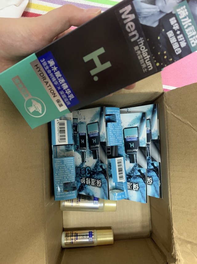 这个霜很不错啊而且还送了5个小样方便男