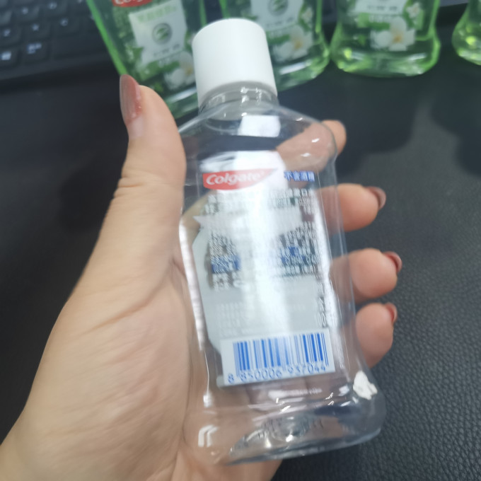 高露洁漱口水