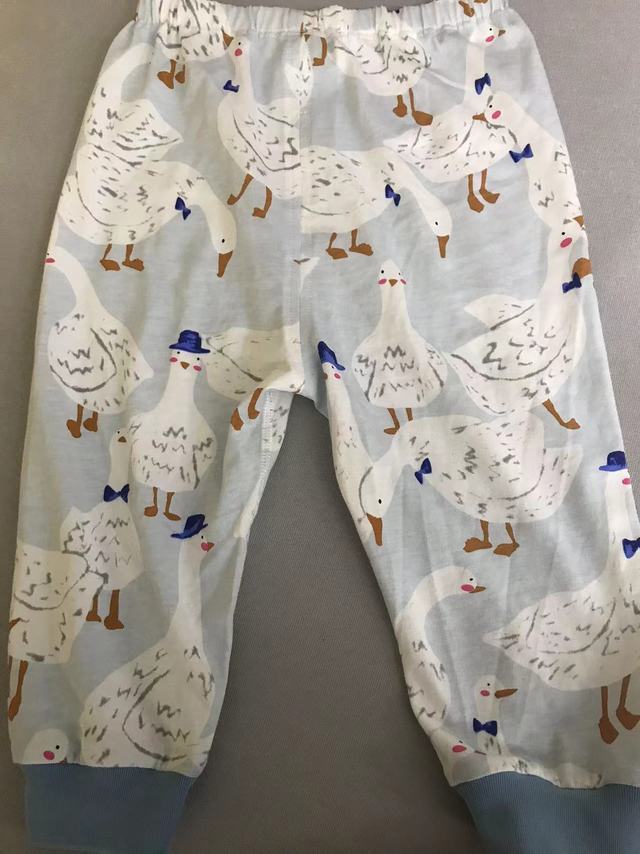 太舒服的一款睡衣了，面料手感软软的在空调