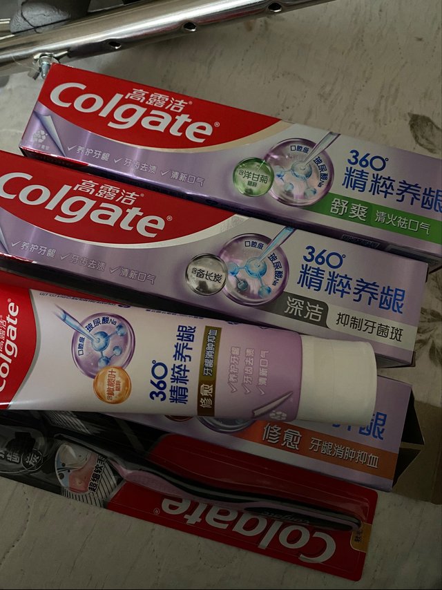 
看小🍠推荐来的，说是这款牙膏比较好用，