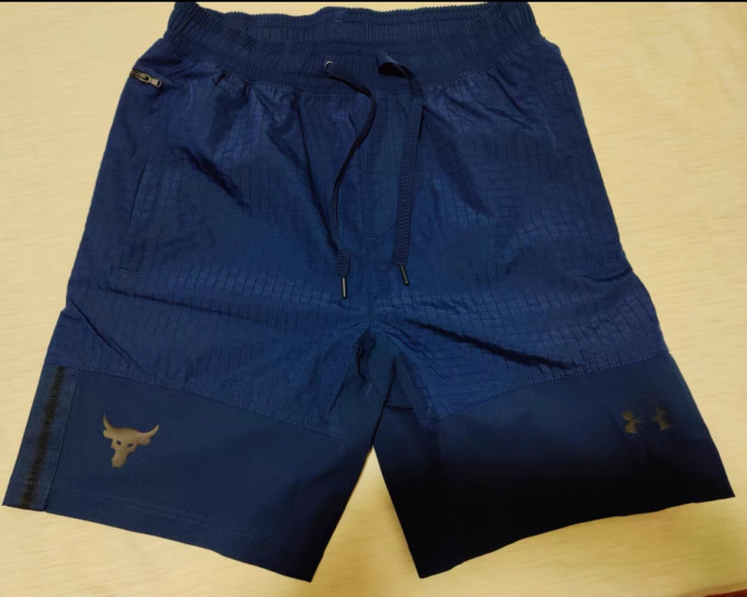 安德玛男士短裤
