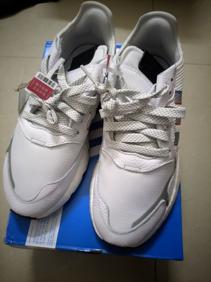 阿迪达斯休闲运动鞋