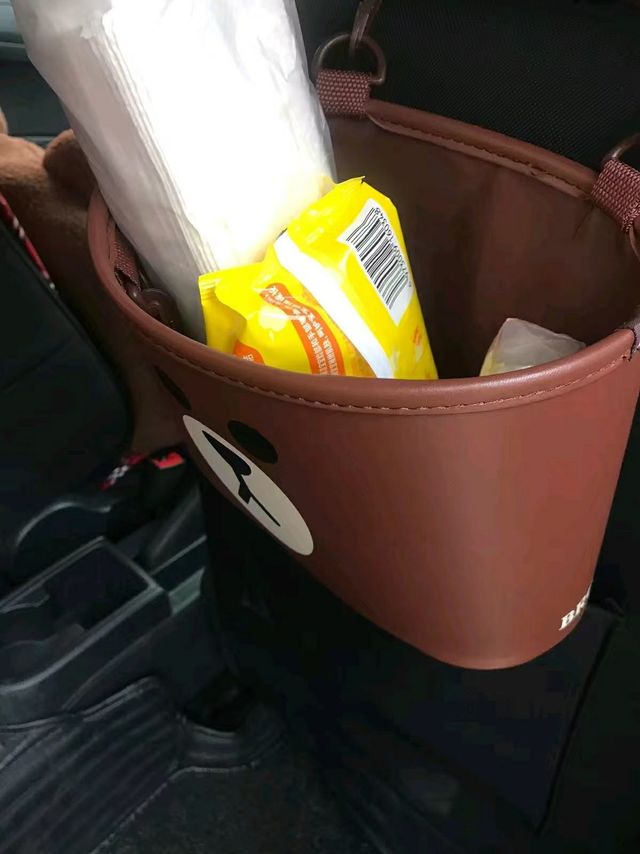 外观简约，搭配车内空间不显突兀