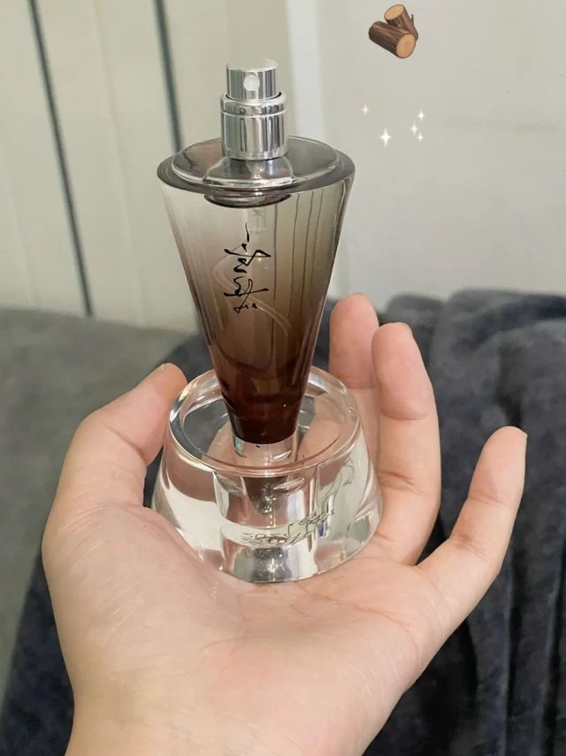 这瓶雪松香就是墨发白衣的清冷仙尊！!