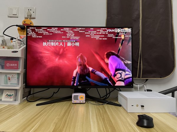 899的32寸4K显示器