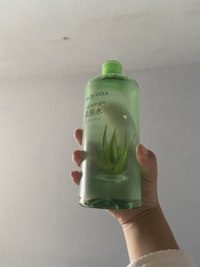 名创优品爽肤水