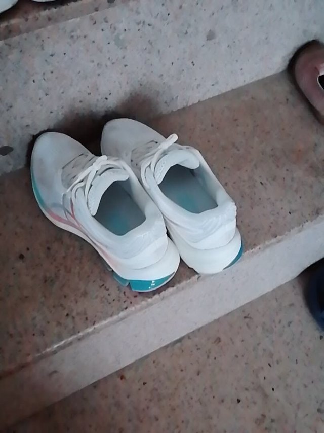 鞋子穿着很舒服，平常穿36，买的37码，