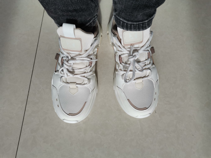 特步休闲运动鞋