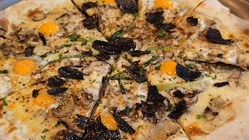 魔都吃不停 篇三百三十一：GREEN&SAFE：大块黑松露点缀，招牌的薄底披萨，食欲满满的西餐厅 