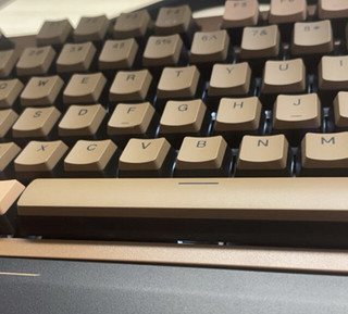 颜值很高的一款游戏键盘