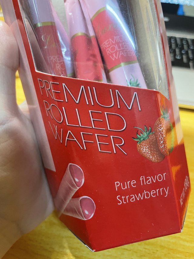 草莓味的追剧小零食♥️