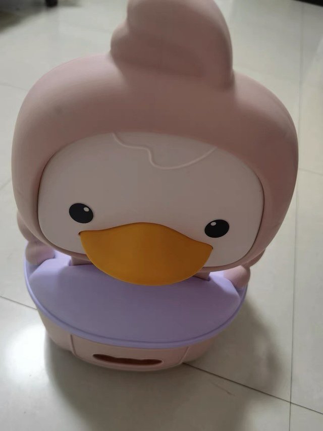 圆滑的扶手设计，给宝宝更多的安全感