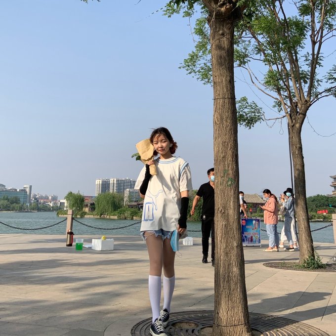 古由卡运动T恤