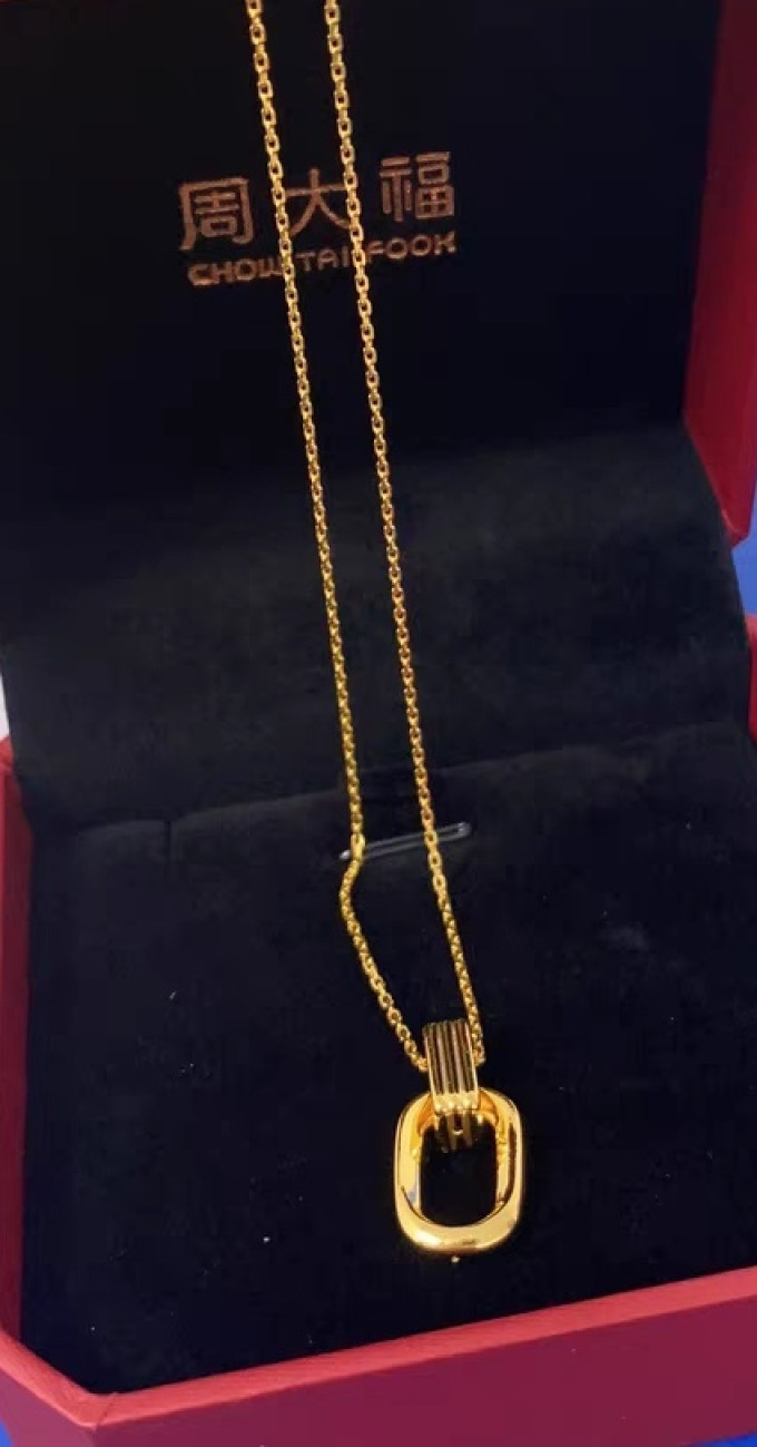 周大福黄金吊坠