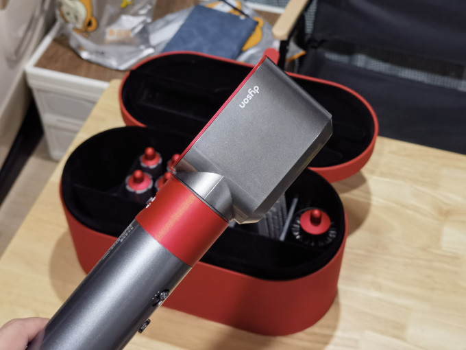 戴森美发造型器