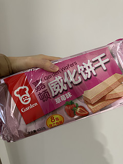 草莓味的膨化饼干 很绝