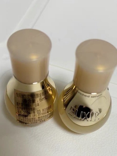  超级可爱的的怡丽丝尔金致凝缩蜜小魔瓶