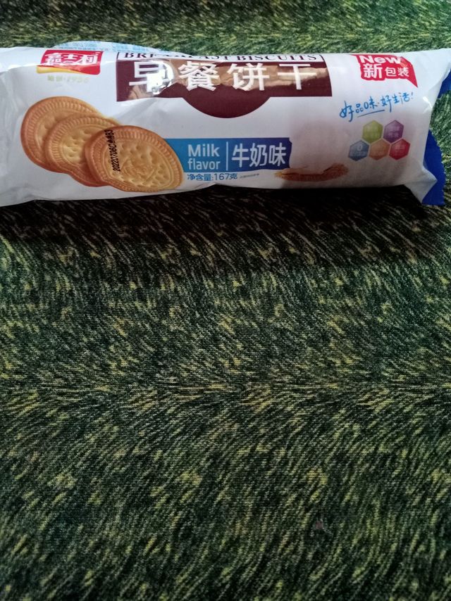 早上吃嘉士利代餐饼干饱腹性很强