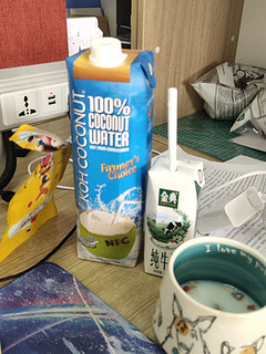 椰子水+牛奶真的是绝配。