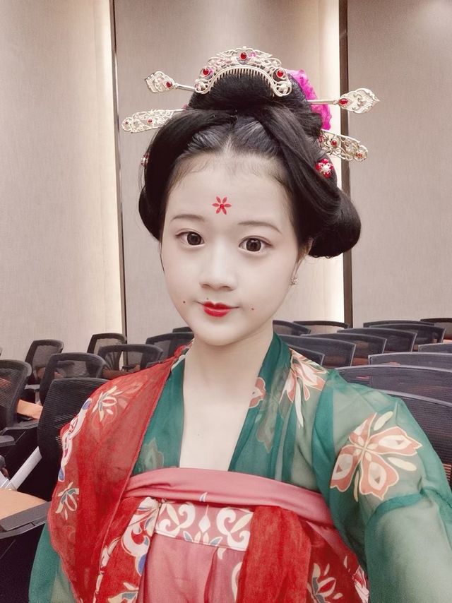 阿姐，我们一起去灯会吧！