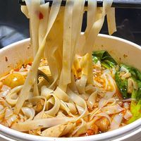 这个酸辣味的河粉又是一个美味的方便速食耶