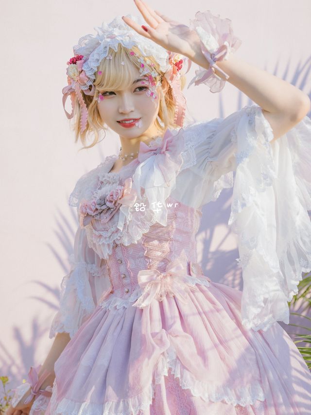 有时候我也会想当一个爱笑的女孩呢～