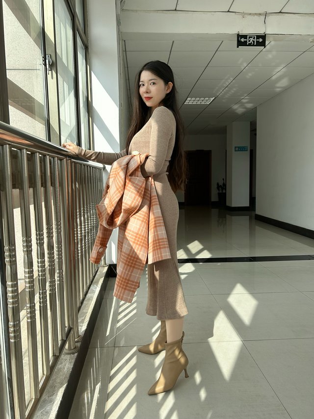 漂亮小姑娘千千万，普通老阿姨有点难