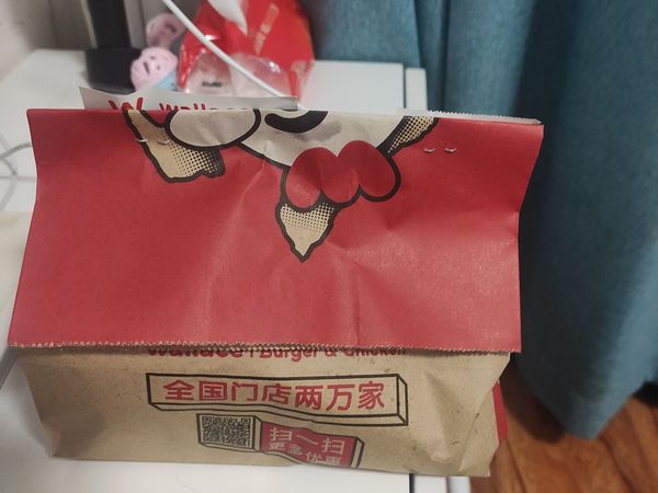 kfc距离太远了，点份华莱士将就吃