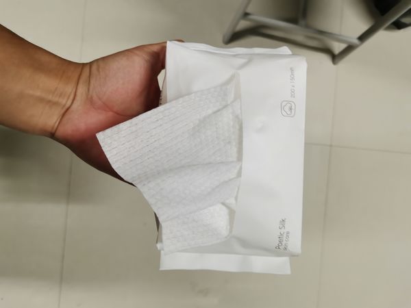 用起来很亲服特别软的洗脸巾哦