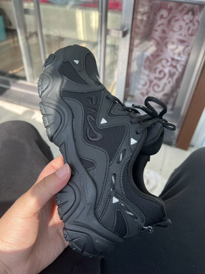斐乐休闲运动鞋