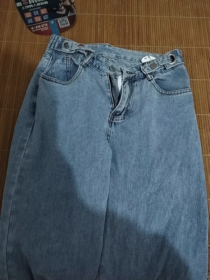 女士牛仔裤