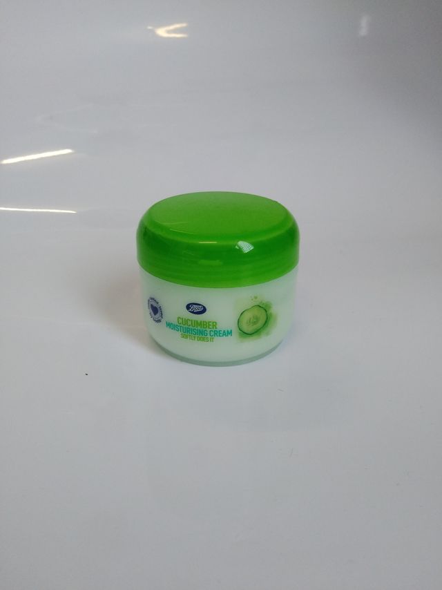 护手霜，冬天不用怕冻到手皮破了