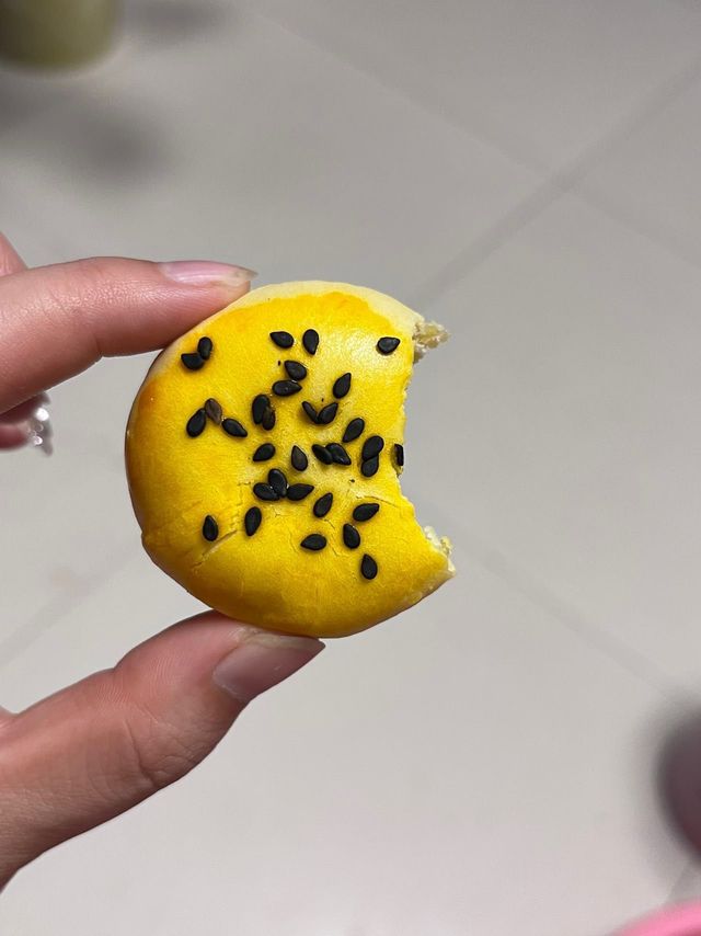 色香味俱全的蛋黄酥点心