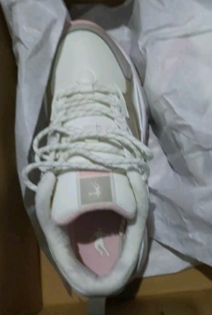 乔丹休闲运动鞋