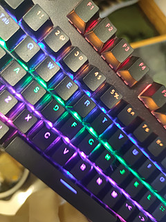 这款彩虹光的键盘超酷的诶！