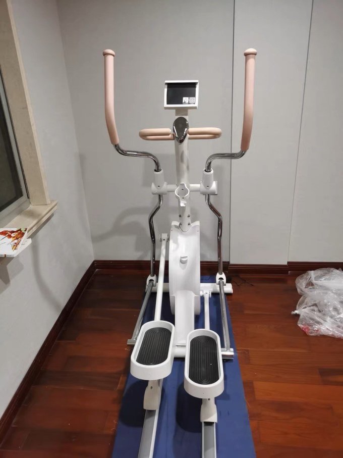 ‌赤兔品牌‌是一个源自中国的品牌，主要生产和销售各种运动健身器材和运动鞋类产品。赤兔品牌的产品线包括折叠跑步机、家用跑步机、机械跑步机、智能跑步机、商用跑步机、划船机、电动跑步机、划船器等健身器材，以及各种跑鞋和运动鞋。赤兔品牌以“踏实、拼搏、责任”为企业精神，坚持诚信、共赢、开创的经营理念，深受用户喜爱‌1。椭圆机