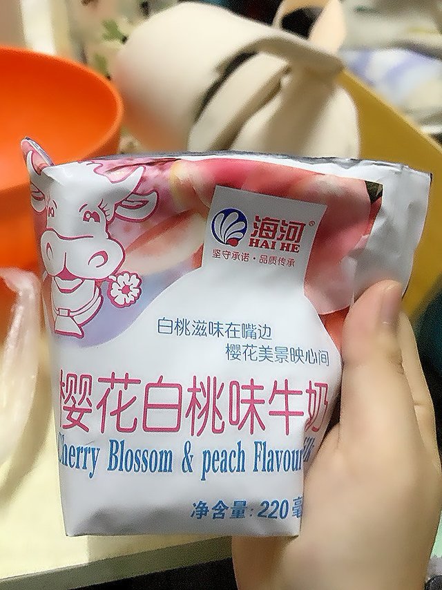 海河乳业樱花白桃味牛奶