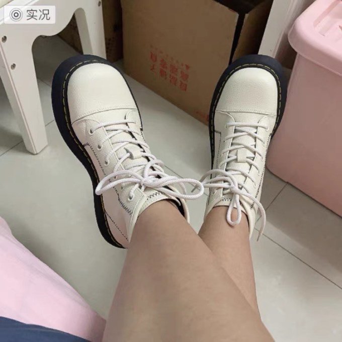 女士马丁靴