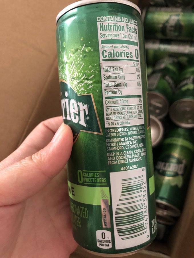 巴黎水起泡饮用水