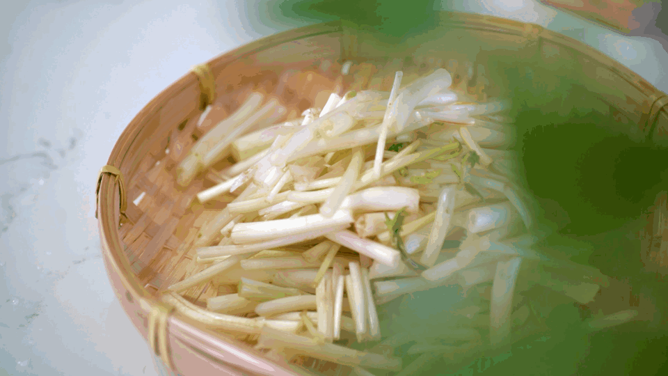 不同于常见芹菜的绿色 ©图源网络