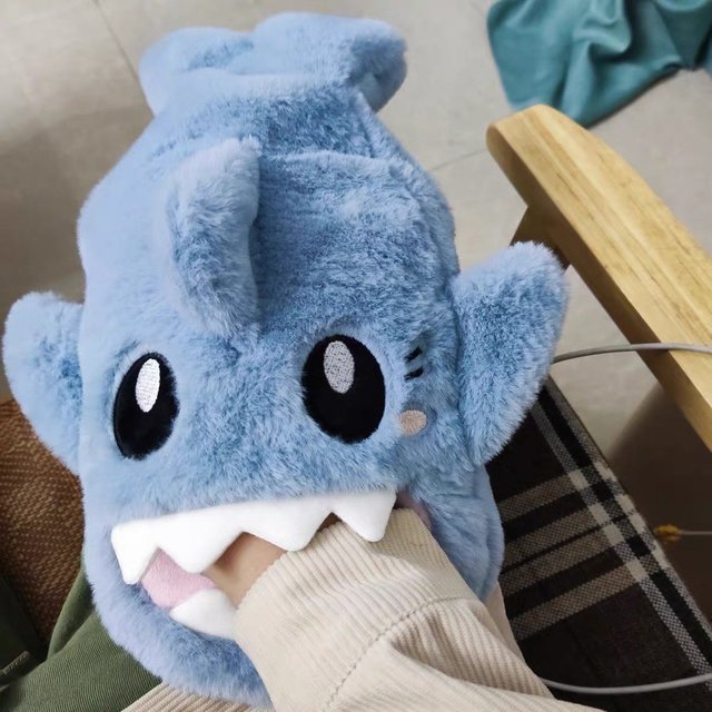 这个鲨鱼热水袋也太可爱了吧