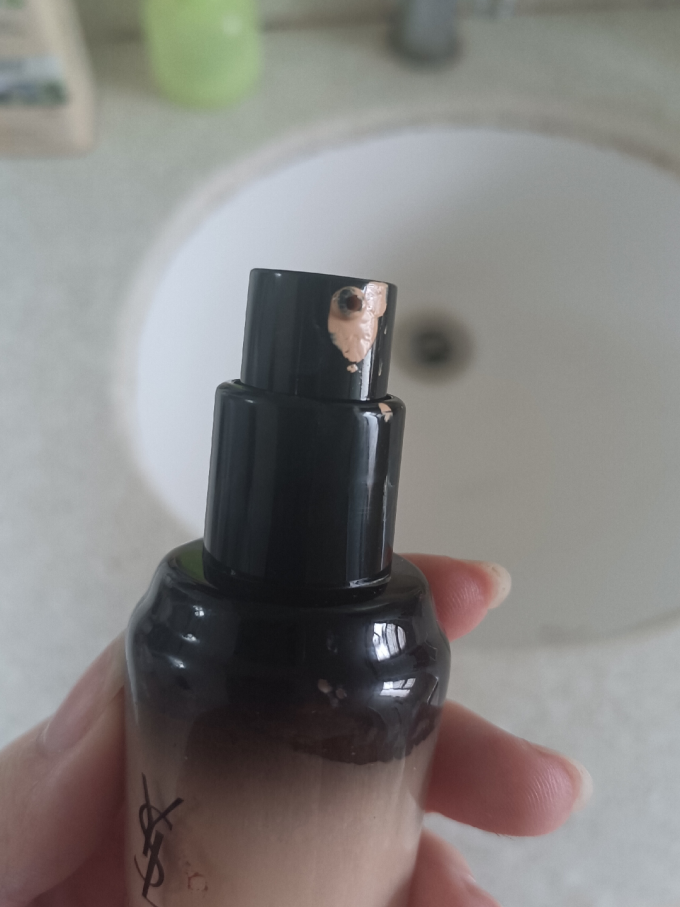 圣罗兰粉底液