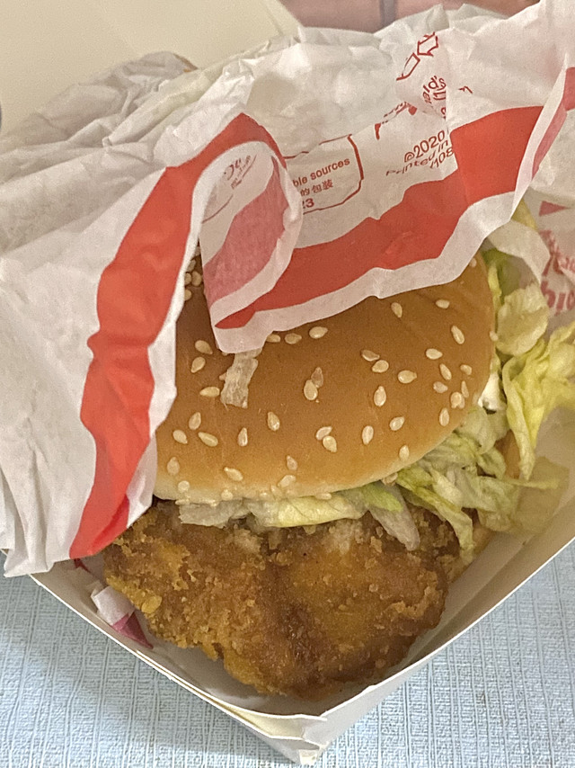 五分钟炫一个麦辣汉堡🍔